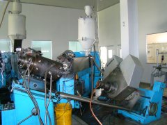 高壓交聯(lián)三層共擠設(shè)備